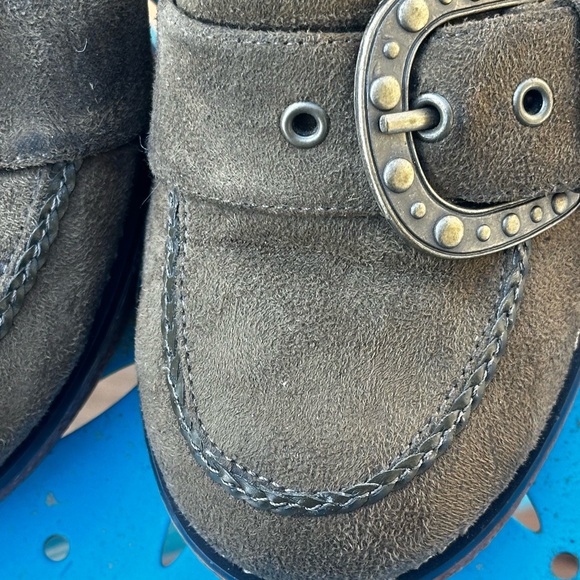 Wedge loafers. Olive synthetic suede. - Picture 6 of 6